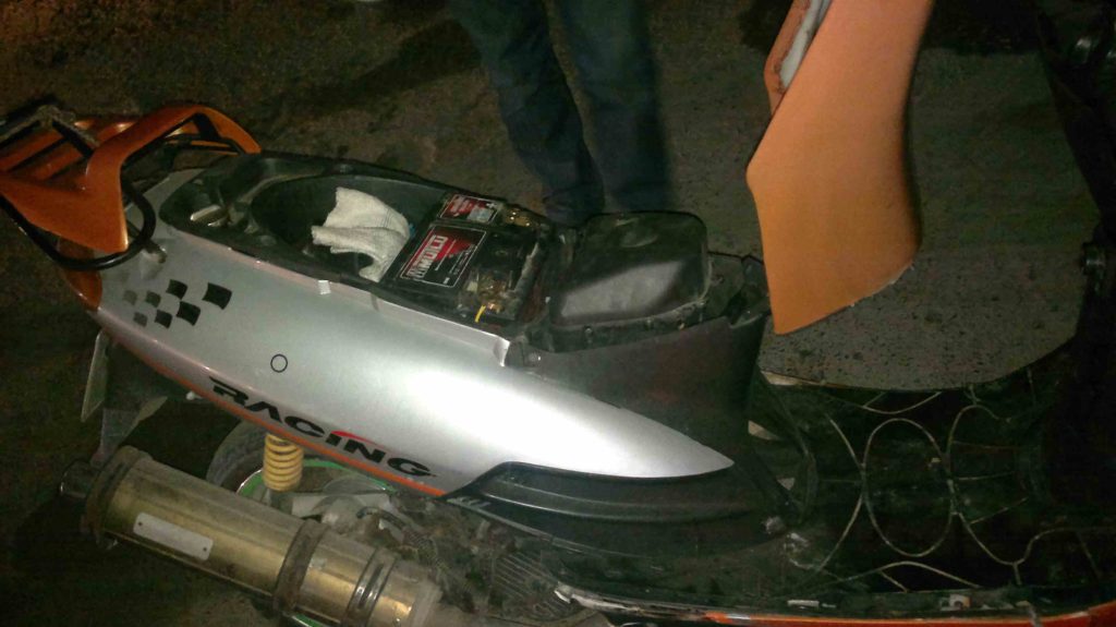 Motosiklete araba aküsü takmak