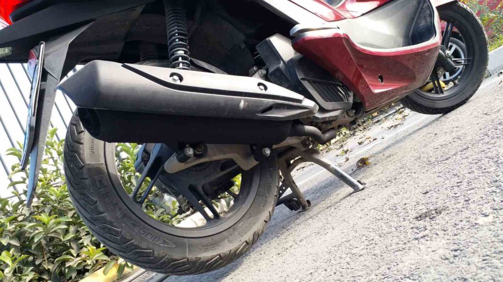 Honda pcx 150 egzos boyama ve revizyon işlemi