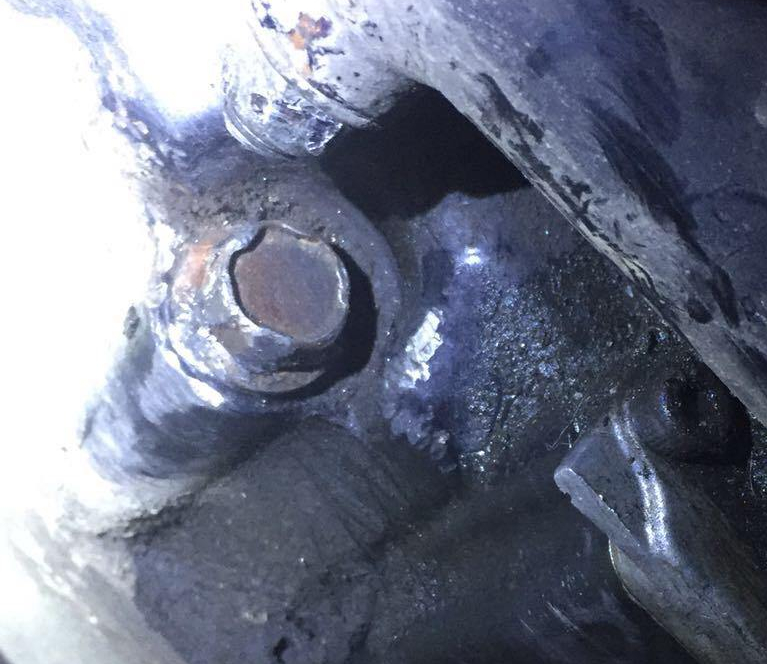 Motosiklette Ağzı bozulan,Yalama olan Veya Sıkışan Karter Tapasını-vidasını-civatasını Açmak Onarmak