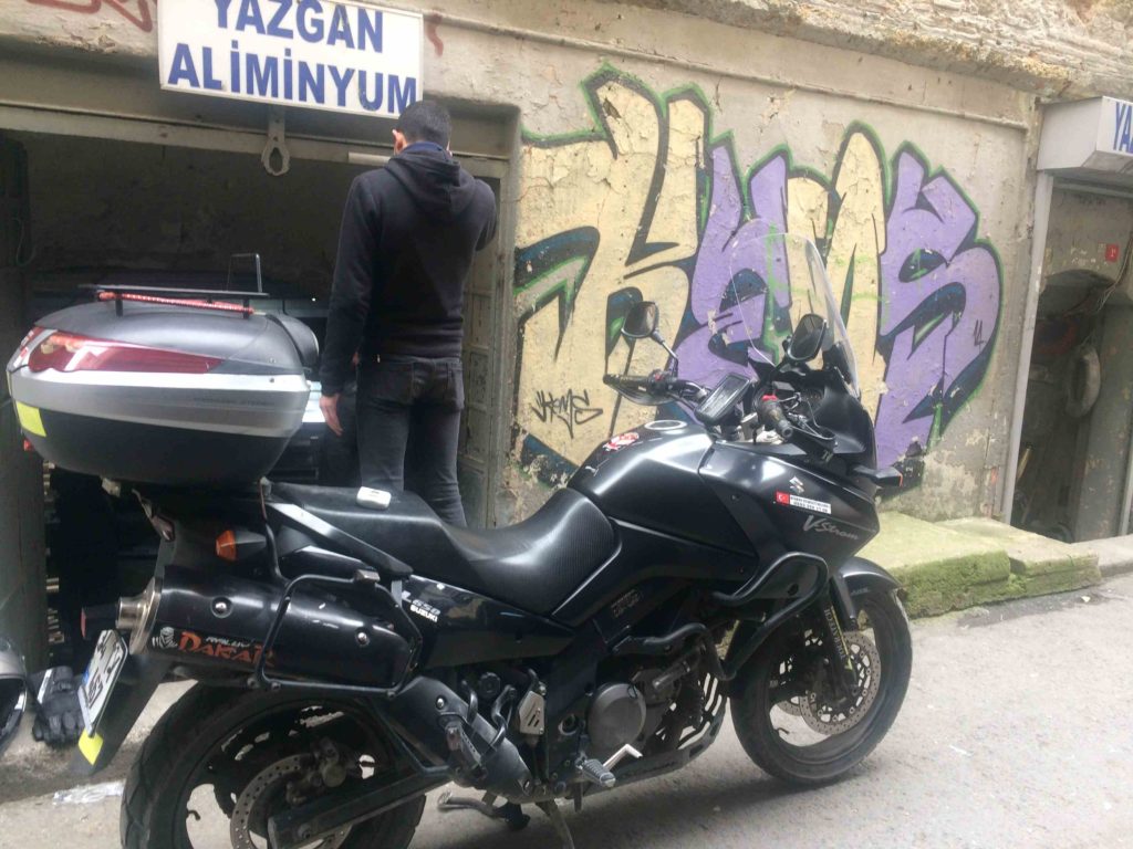 Motosiklet Ön camına El yapımı Telefon Tutucu Boru Uygulaması Suzuki V-strom Dl650 Uygulaması