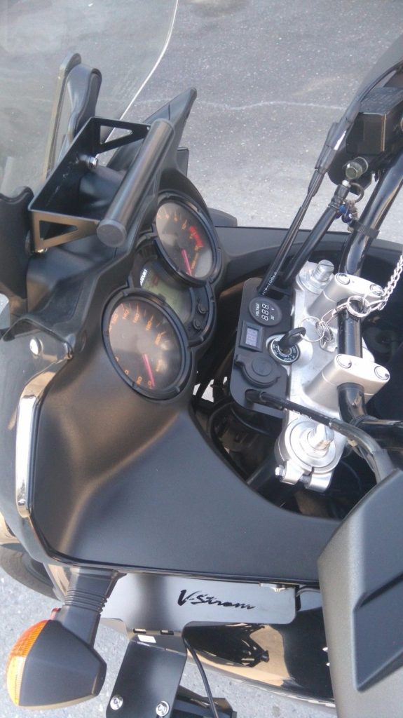 Motosiklet Ön camına El yapımı Telefon Tutucu Boru Uygulaması Suzuki V-strom Dl650 Uygulaması