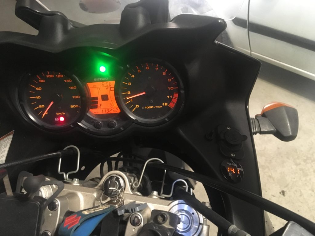 Suzuki v-strom dl650-dl1000 Dijital Su geçirmez Voltmetre uygulaması