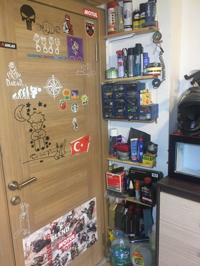 Motosiklet Bakım sıvıları için raf yapımı