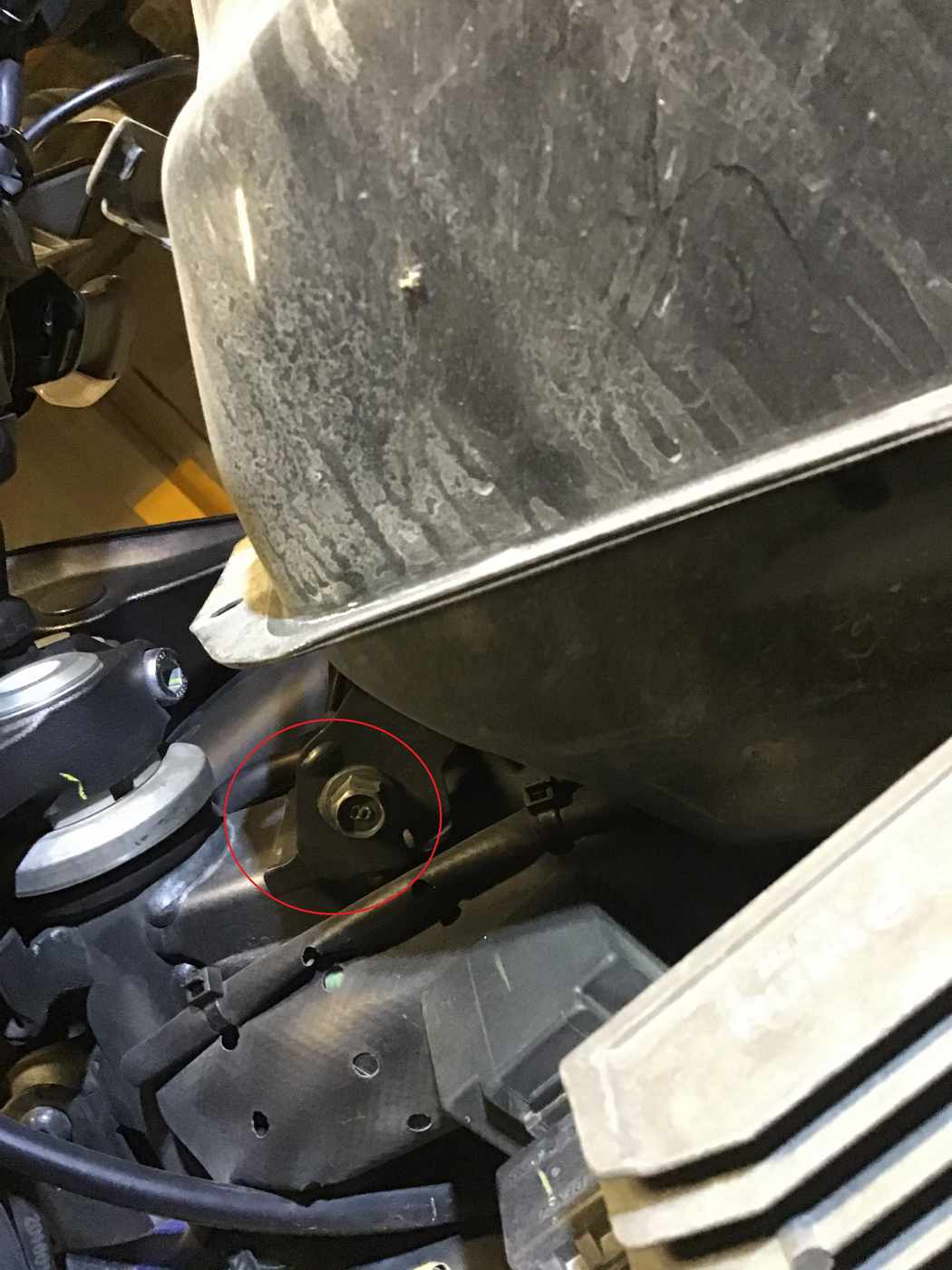 Yamaha Tracer 700 Benzin Deposu Nasıl sökülür? Endurokan
